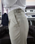 Pantalone modello Caruso con fibbie laterali