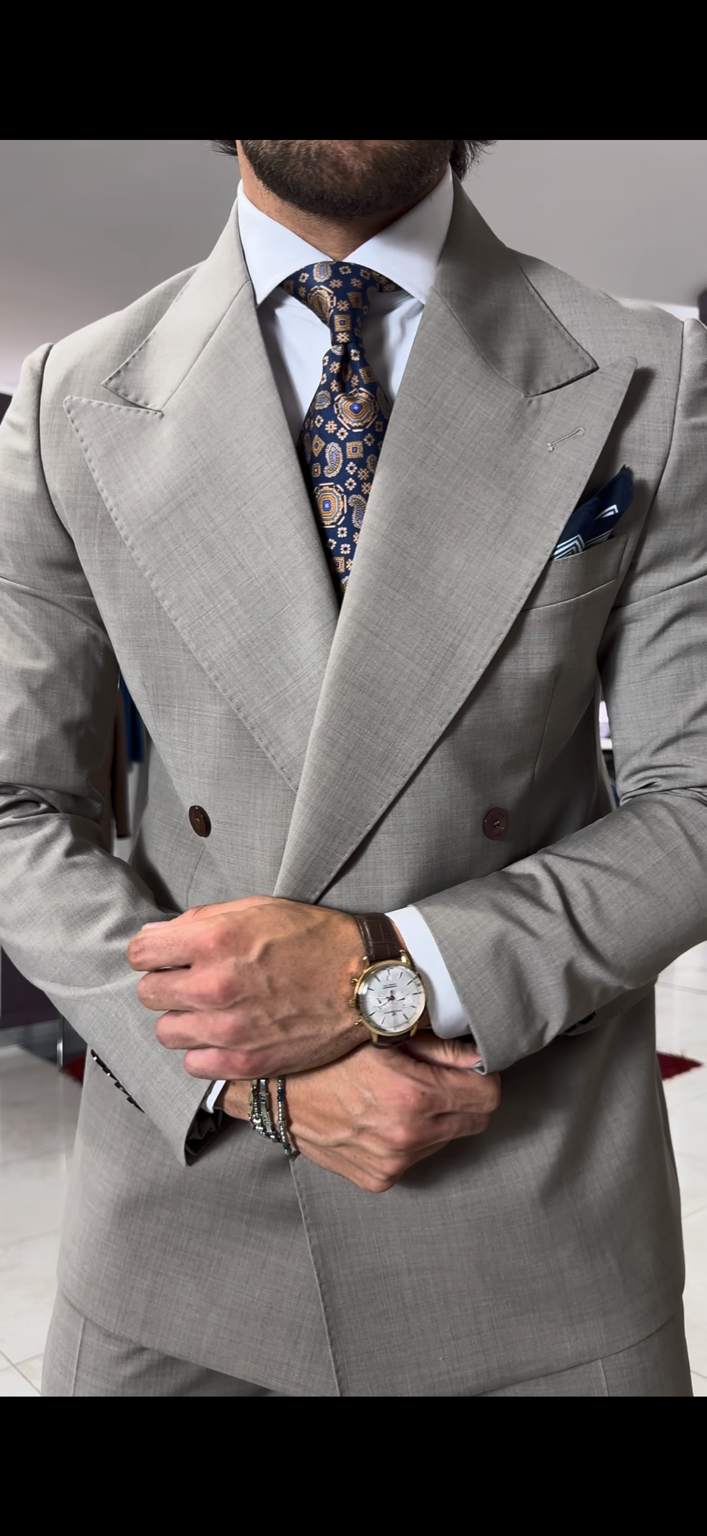 Abito sartoriale doppio petto rever ampio in pura lana Beige
