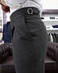 Pantalone Caruso a vita alta con fibbie laterali in flanella