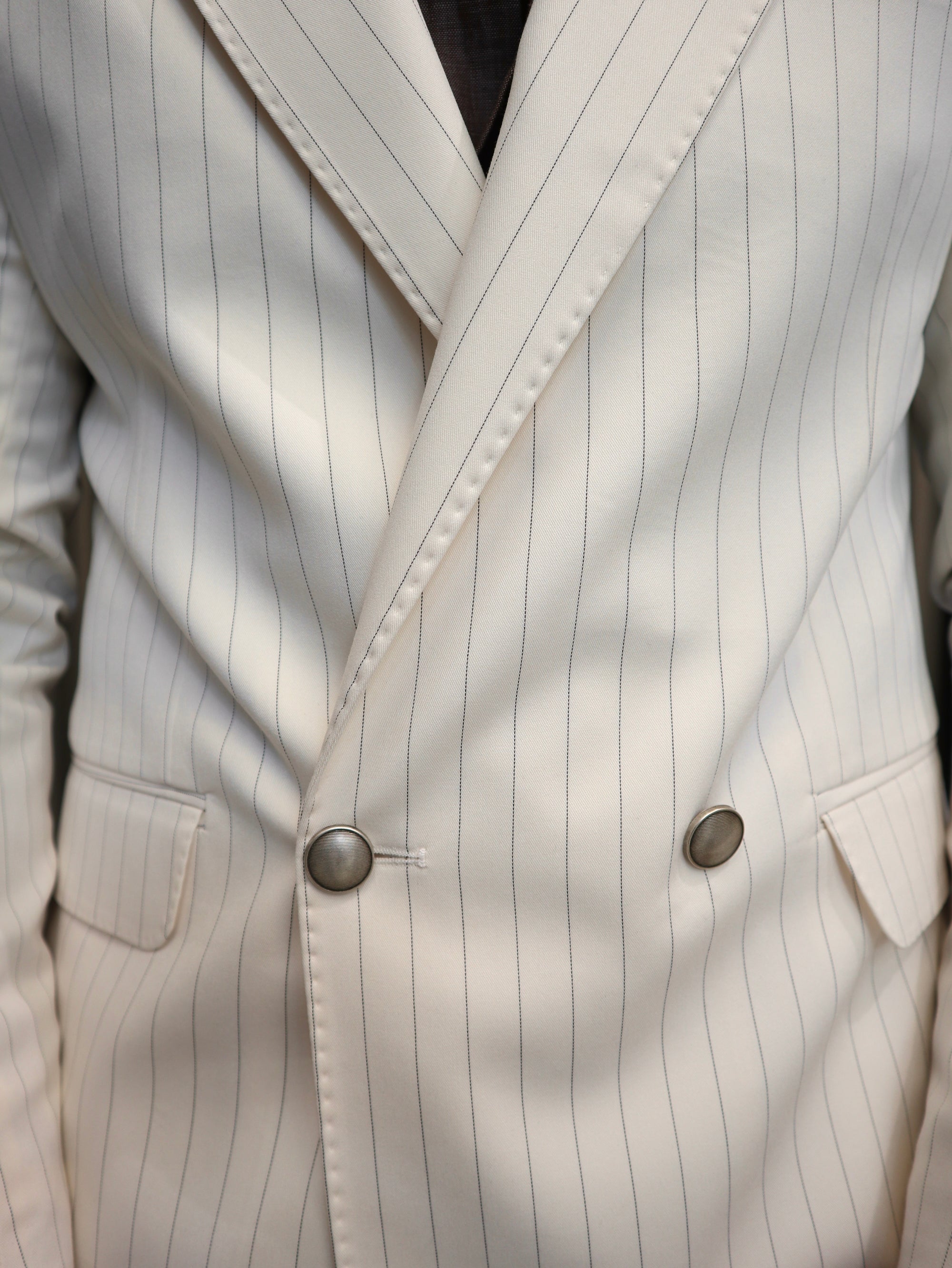 Abito doppio petto 2 bottoni  gessato bianco