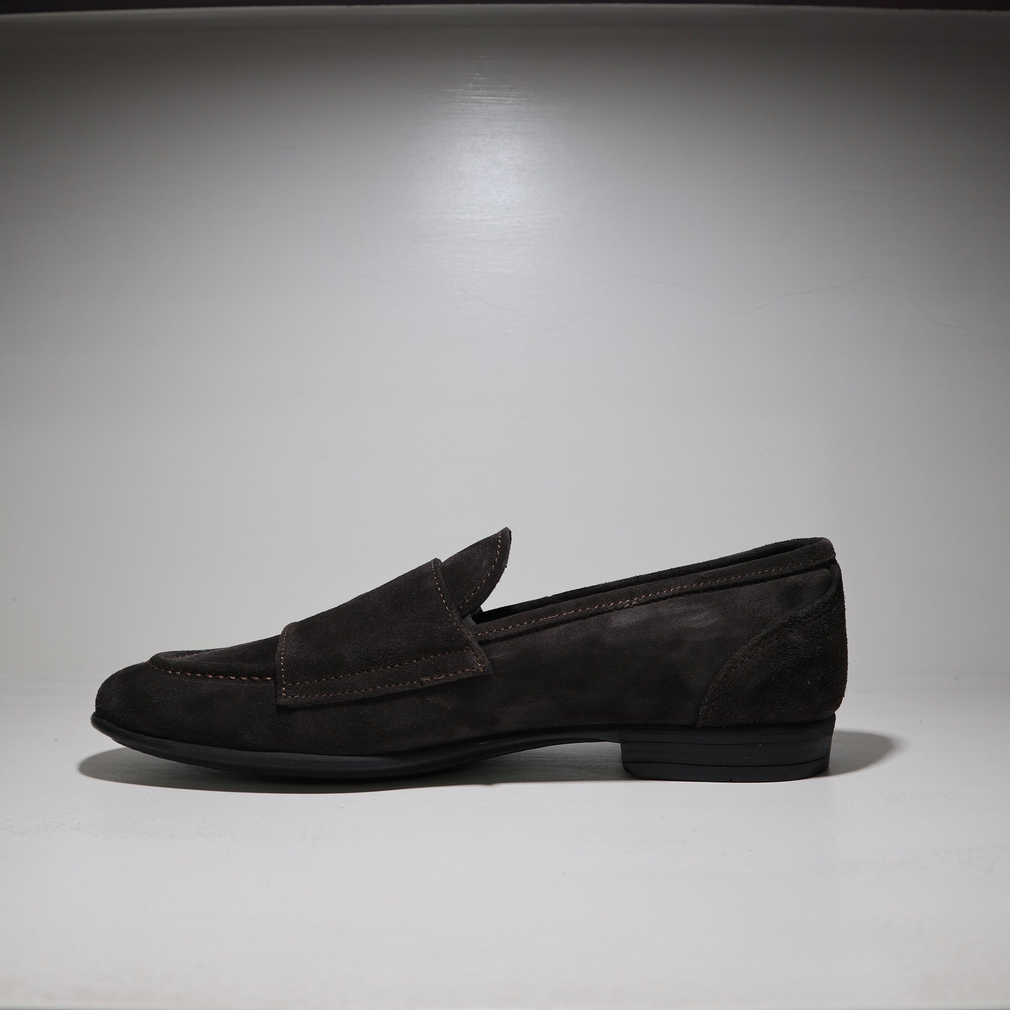 Mocassino in camoscio doppia fibbia testa di moro