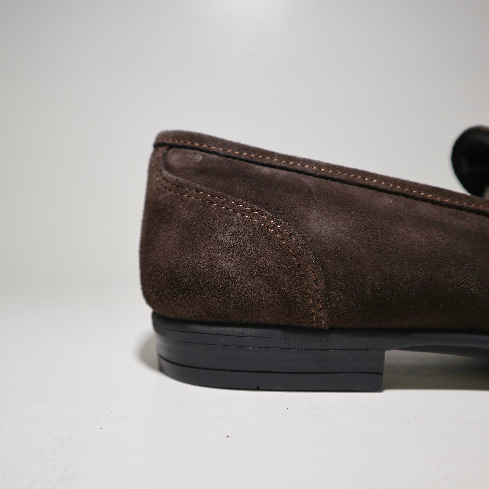 Mocassino in camoscio doppia fibbia testa di moro