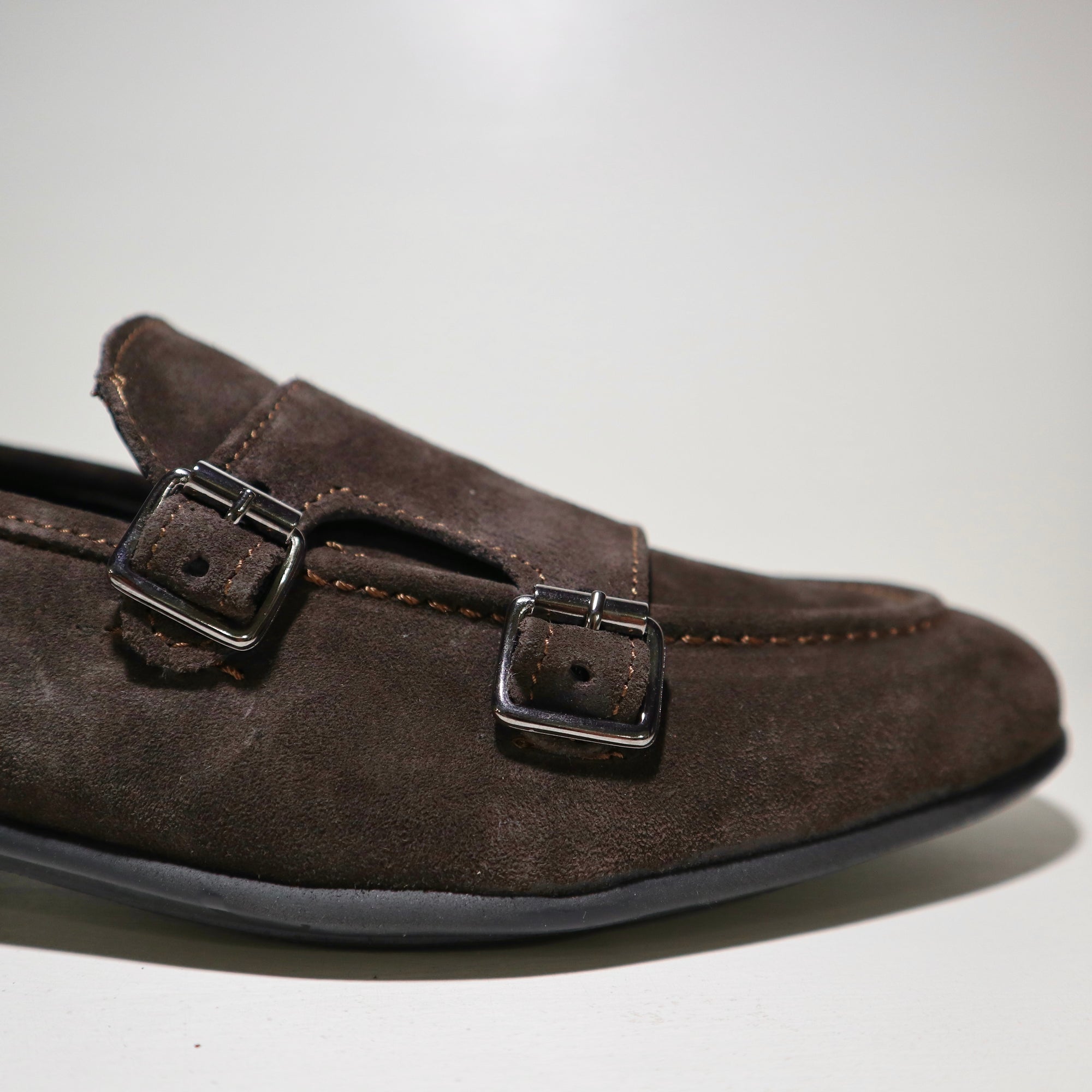 Mocassino in camoscio doppia fibbia testa di moro