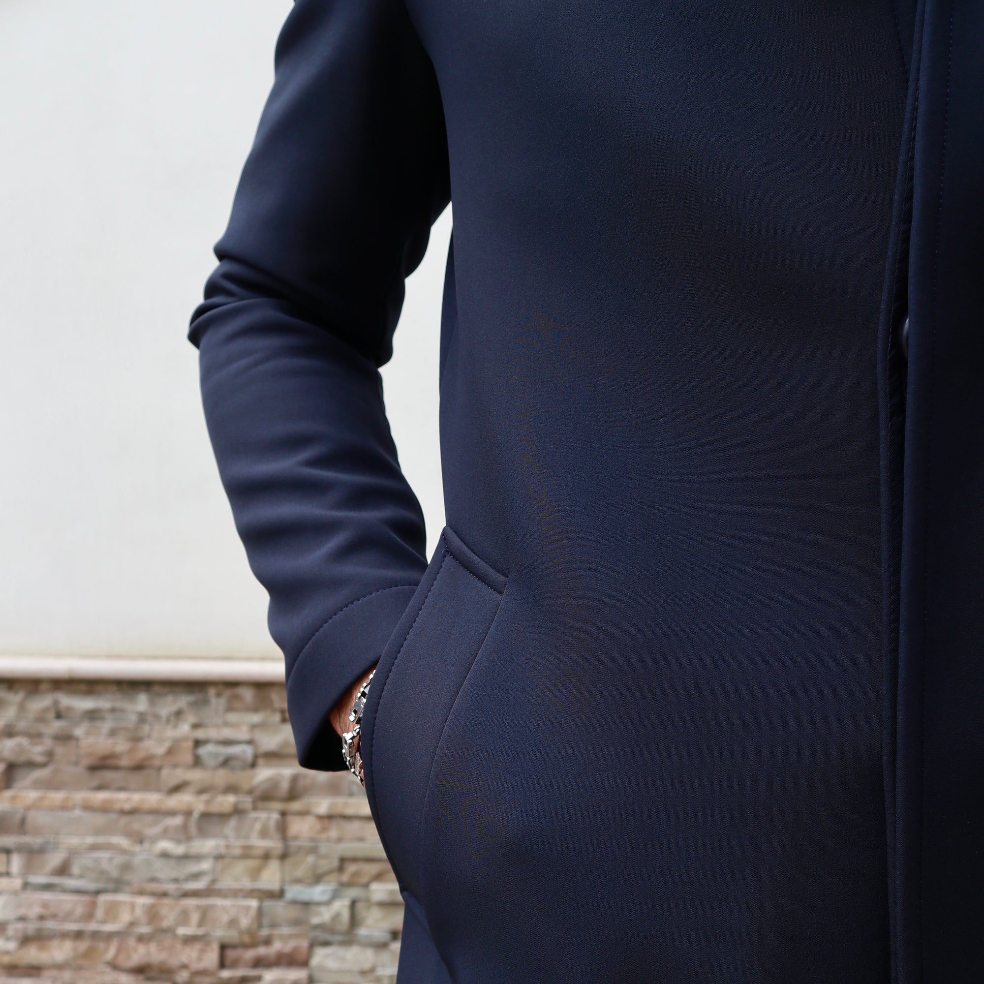 Trench sartoriale in tessuto tecnico