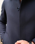 Trench sartoriale in tessuto tecnico