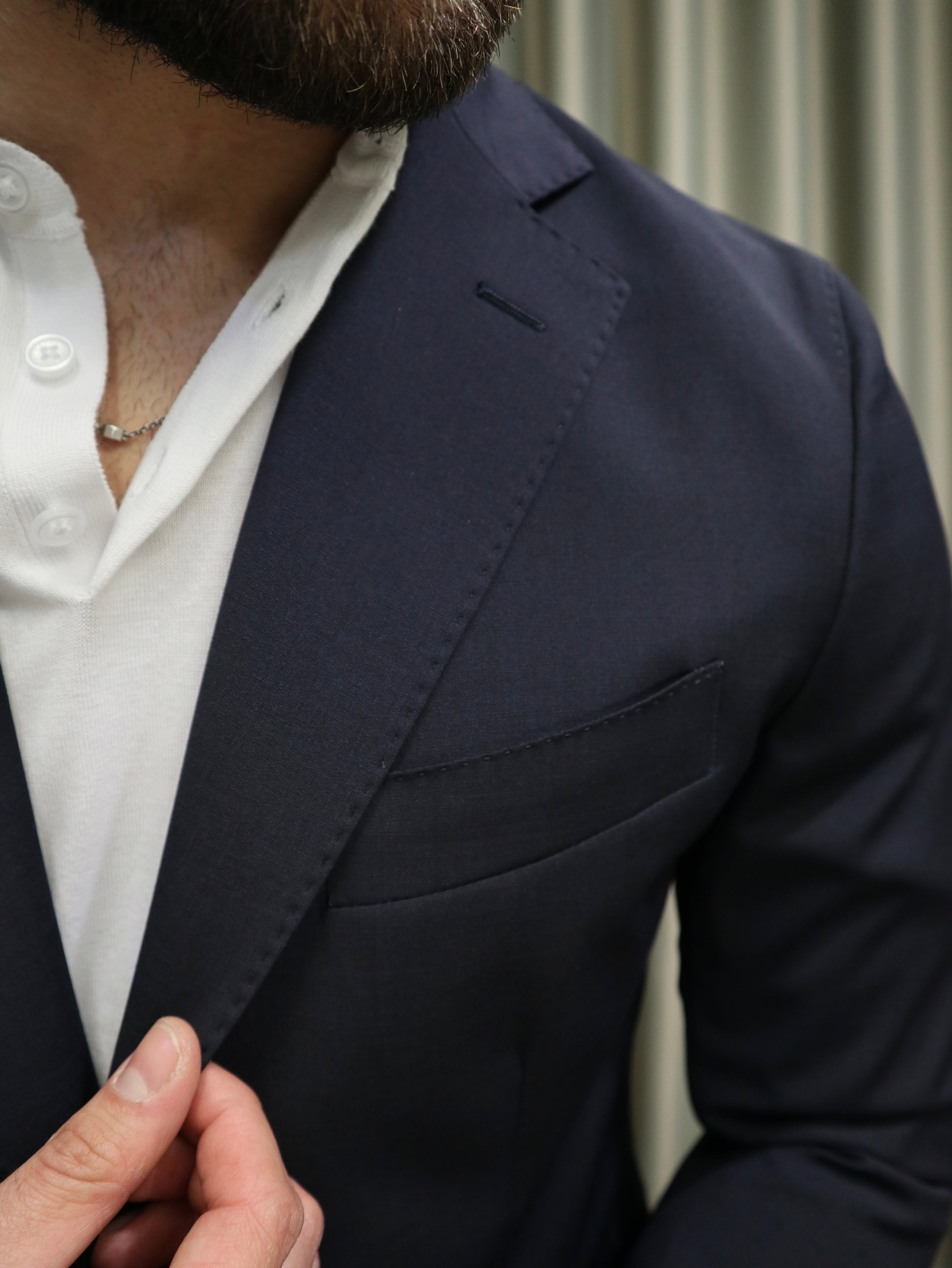 Abito semisartoriale decostruito