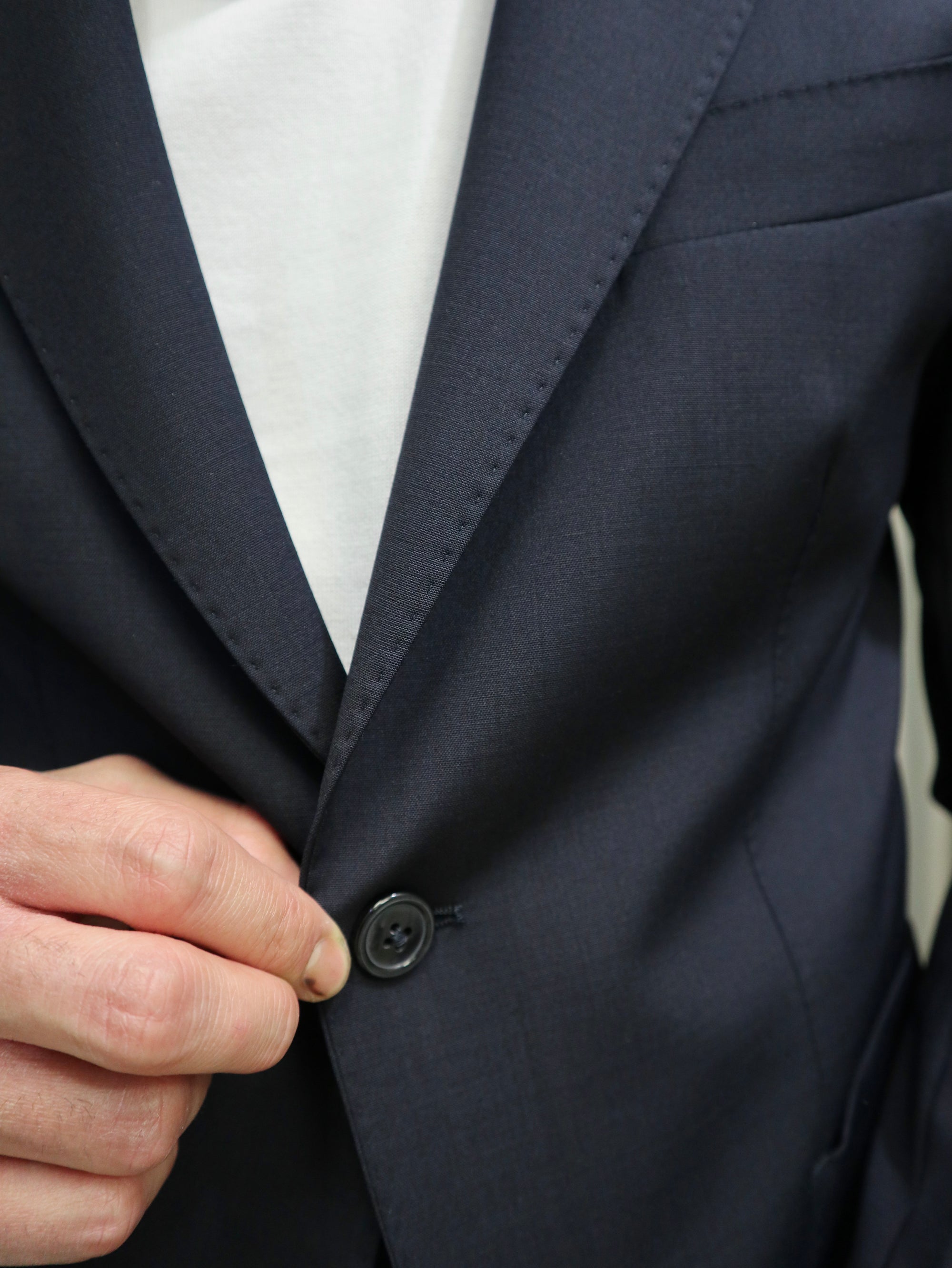 Abito semisartoriale decostruito