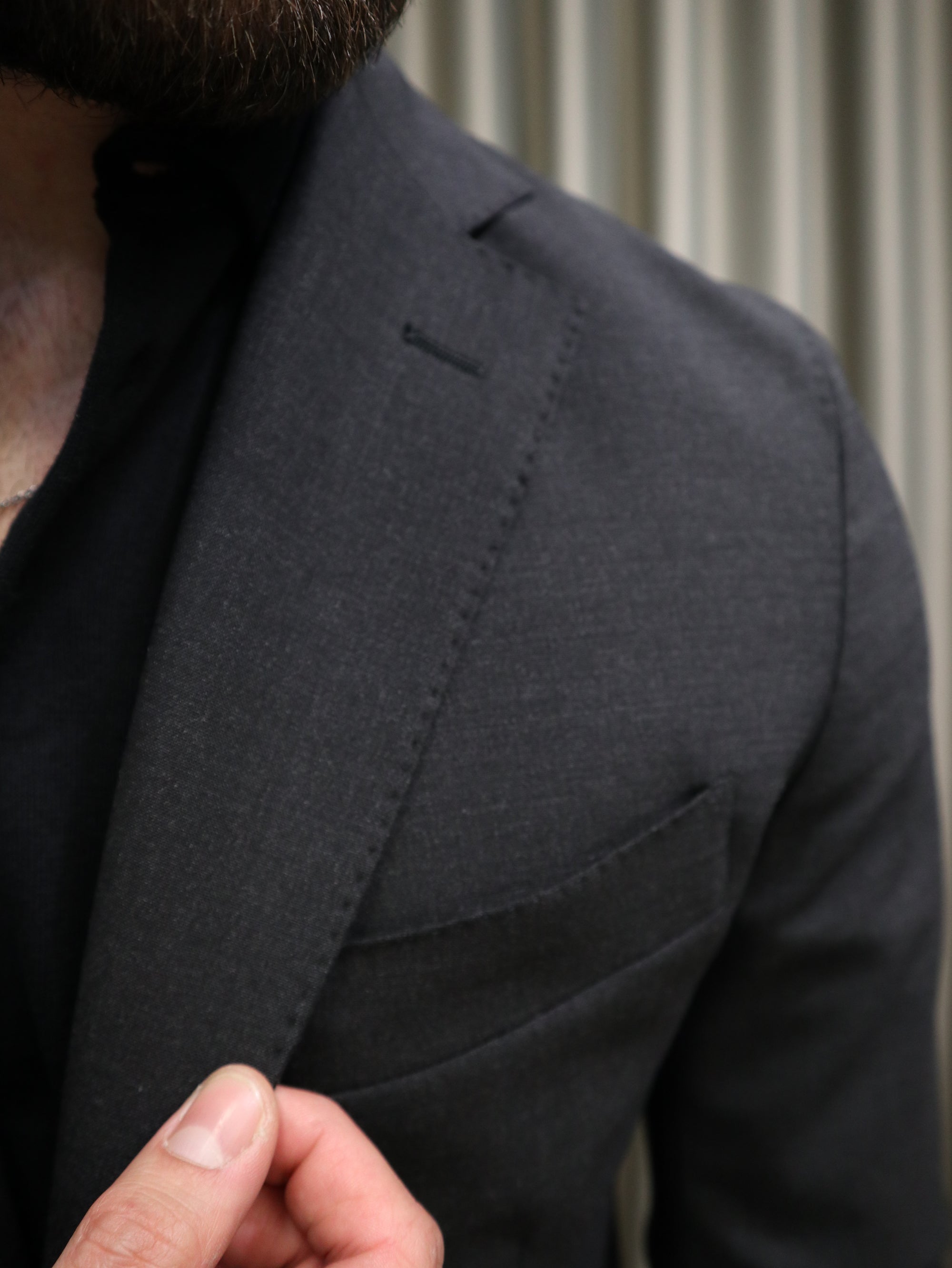 Abito semisartoriale decostruito