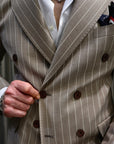 Abito sartoriale doppio petto gessato beige