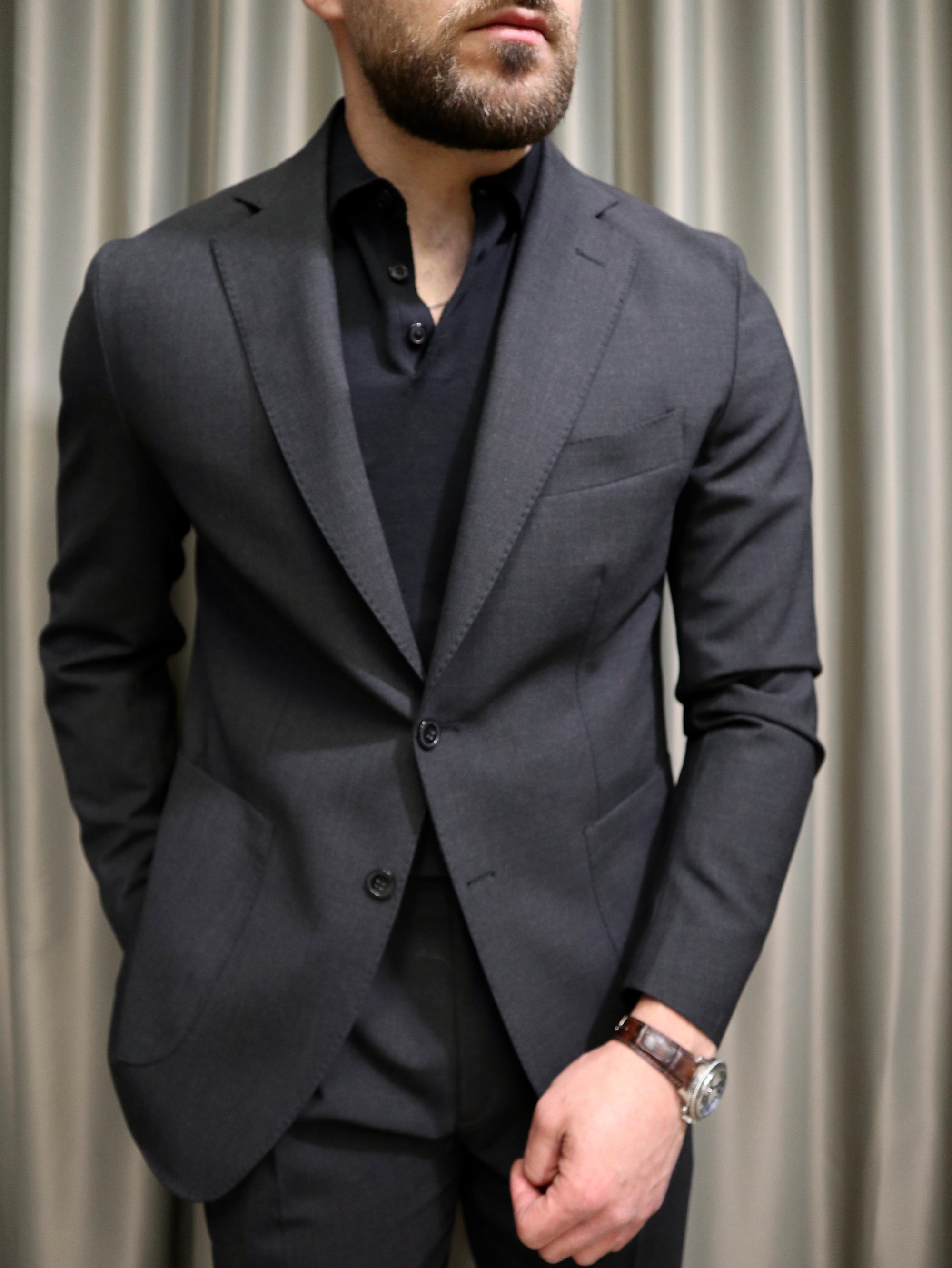 Abito semisartoriale decostruito