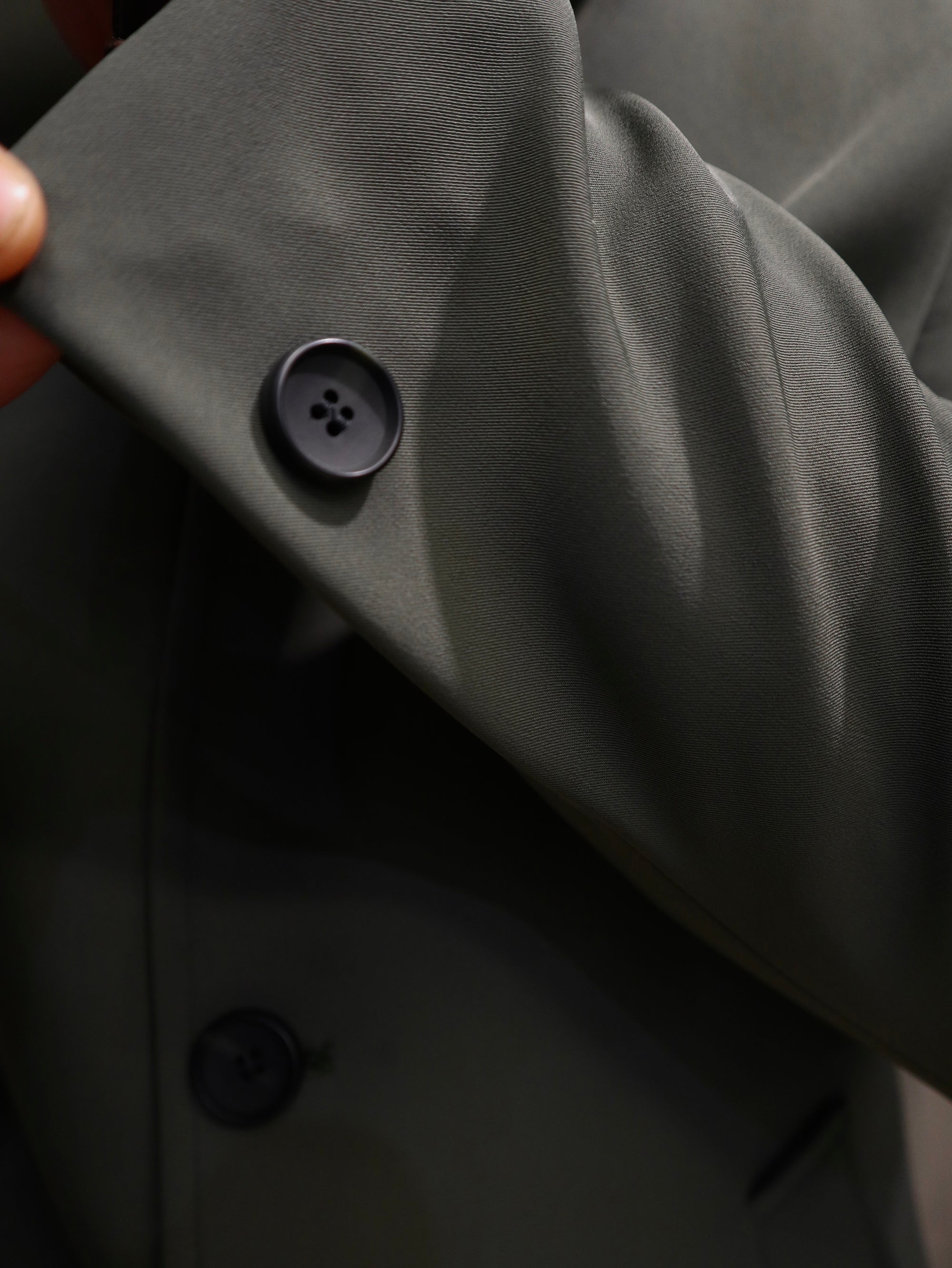 Trench sartoriale in tessuto tecnico collo Corea