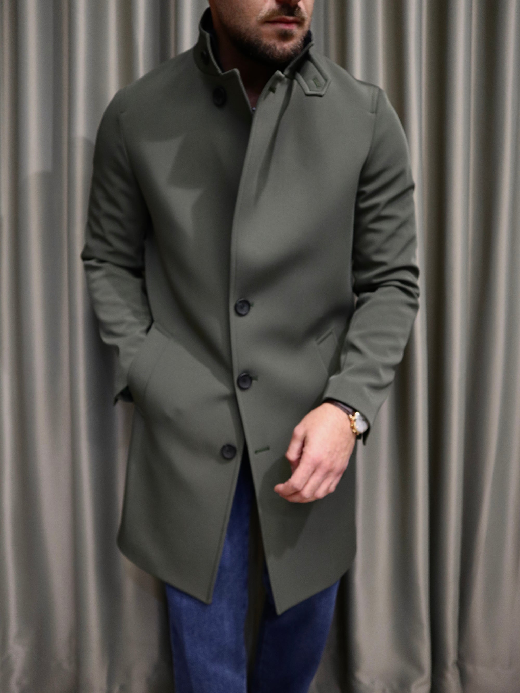 Trench sartoriale in tessuto tecnico collo Corea