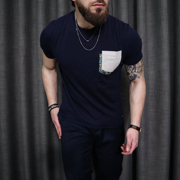 T-shirt basic blu con taschino