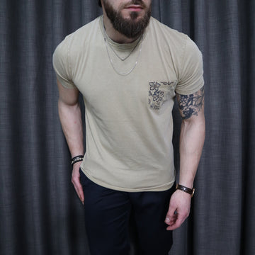 T-shirt basic corda con taschino